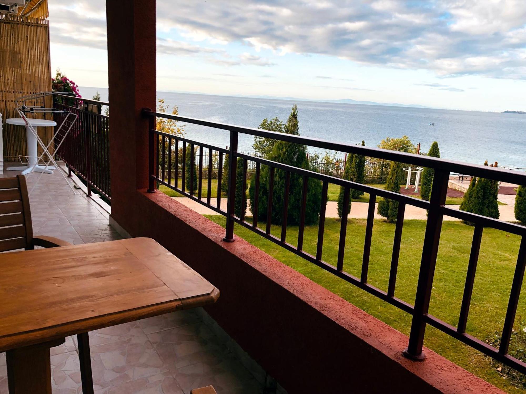 Beautiful Apartment Right By The Sea, スヴェティ・ヴラス エクステリア 写真